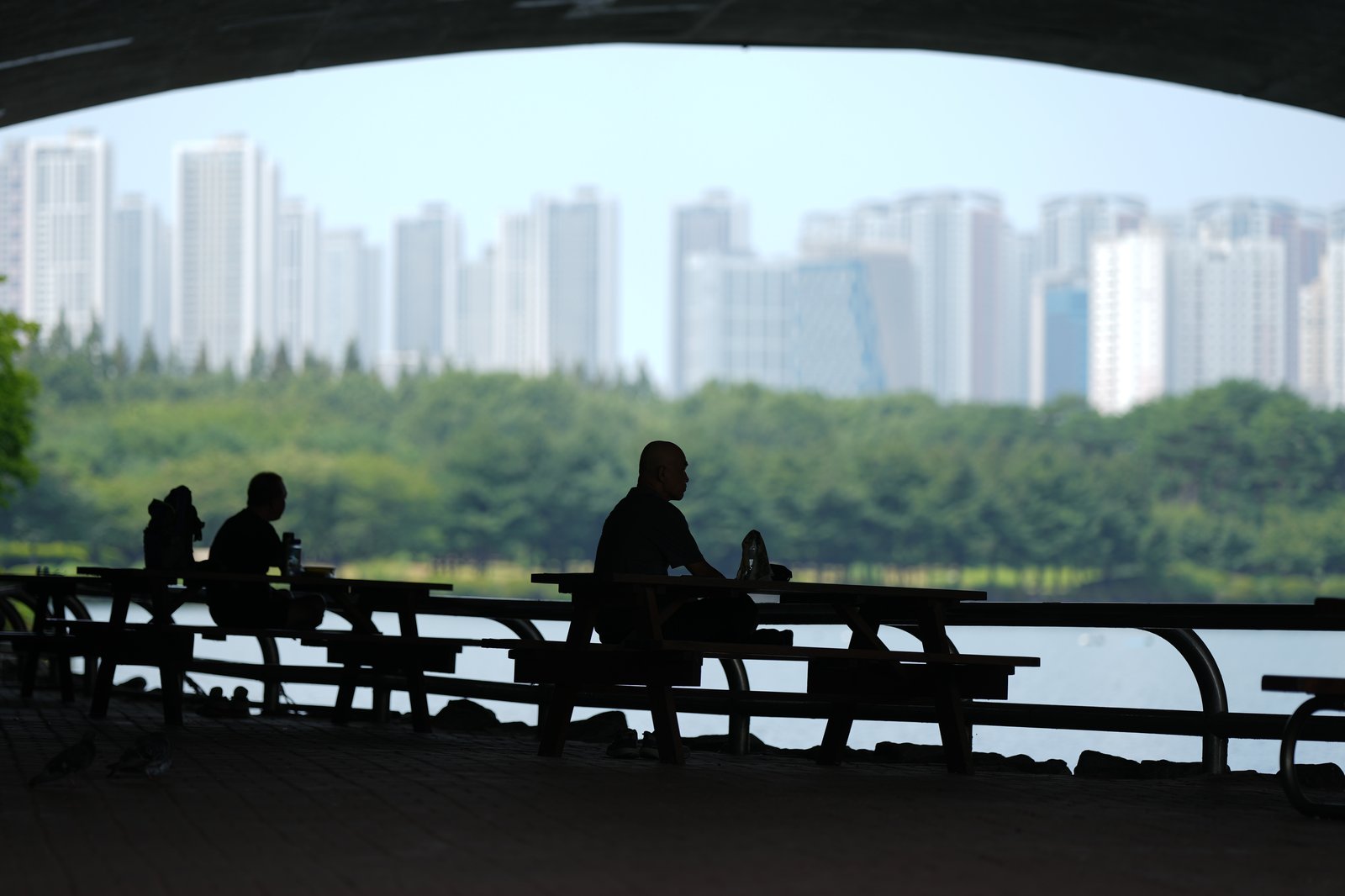People sit in the shade to avoid the heat in Goyang